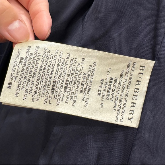 Excellent Burberry flattering trench - Picture 8 of 8